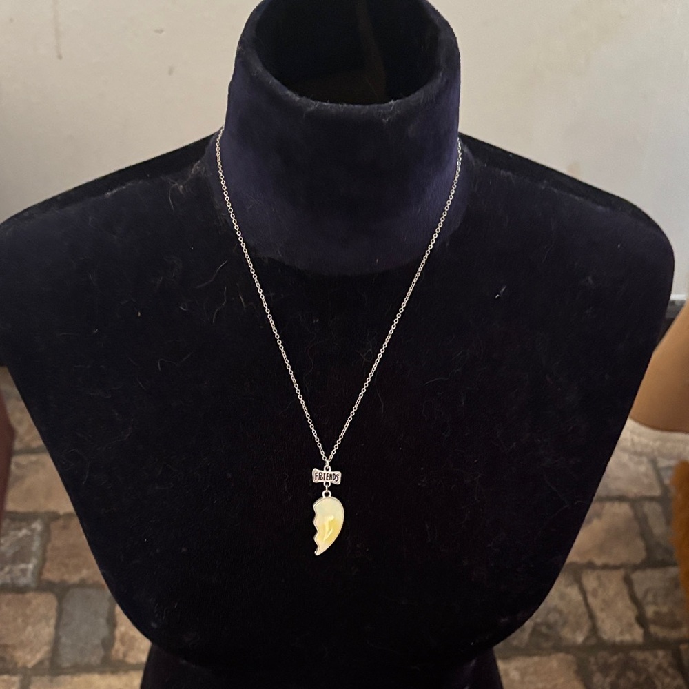 "Best Friends" Split Hesrt Necklace